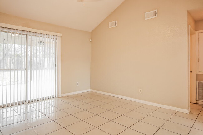 Photo - 2007 Deerhurst Ln