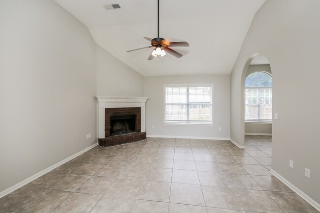 Photo - 5395 Philgrove Way