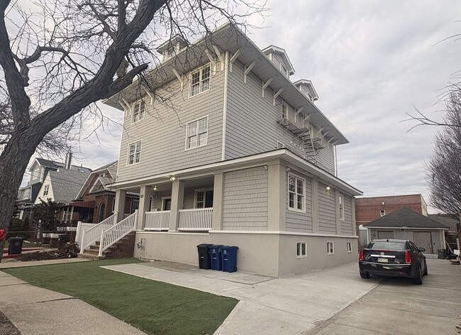 Building Photo - 5-12 Beach 130th St Unit 2B