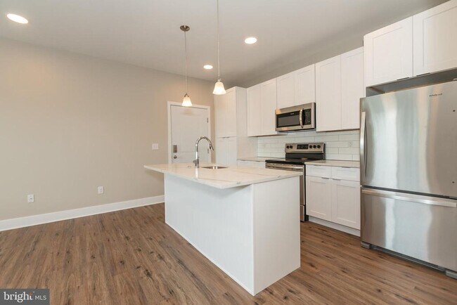 Building Photo - 2220 Master St Unit 12