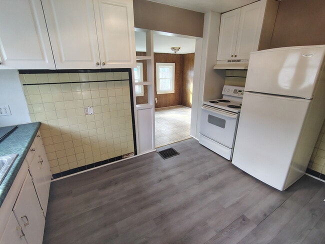 Photo - 2439 Chase St