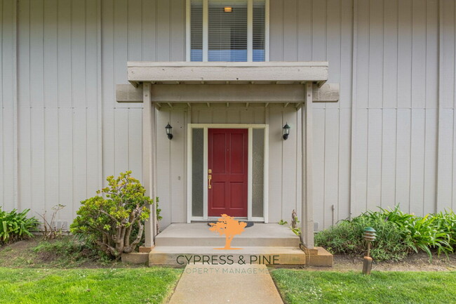 Charming 2-Bed, 2.5-Bath Condo in Carmel - Charming 2-Bed, 2.5-Bath Condo in Carmel Unit #12