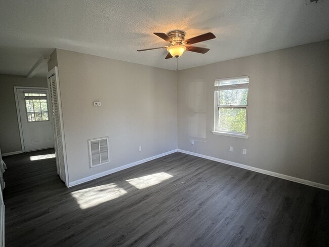 Photo - ELLG715 Unit 102