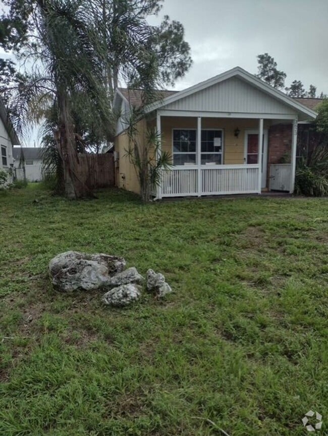 Building Photo - 2 bedroom / 2 bath available soon! Rental
