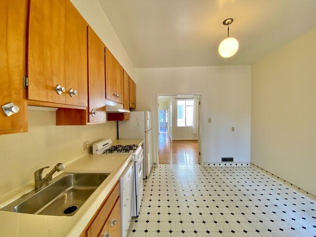 Photo - Stellar 1 Bed /1 Bath With Office & Parking Cow Hollow Location