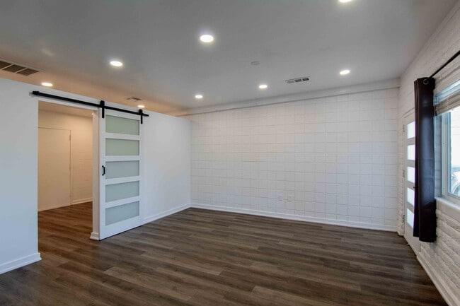 Photo - BeverlyDrive2494 (McGee) - RC Unit #2 (RM)