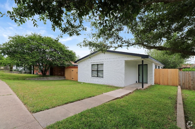 Building Photo - 5729 Pinon Vista Dr Rental