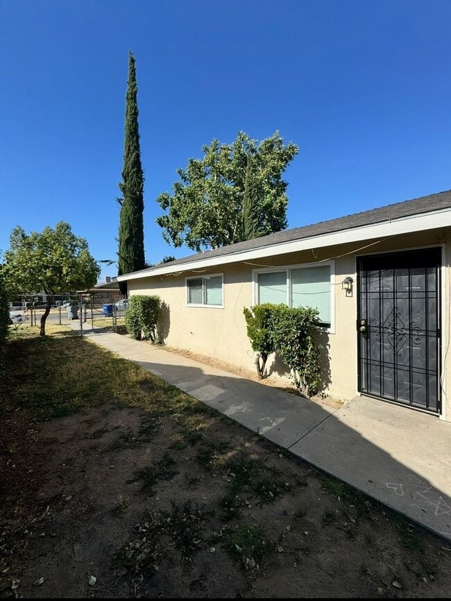 Building Photo - 3530 E Iowa Ave Unit 3530 E Iowa Ave #101