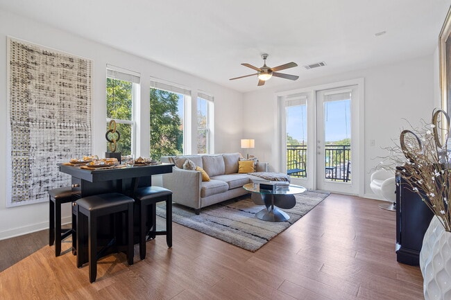 Building Photo - 1900 Barton Springs Rd Unit 4010