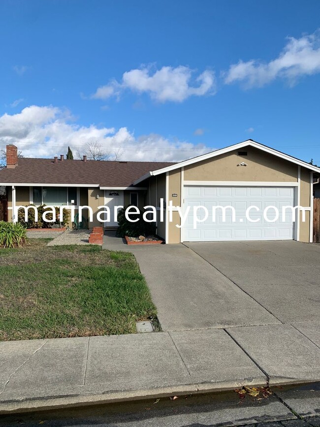 Charming 3 bedroom, 2 bathroom home with a... - Charming 3 bedroom, 2 bathroom home with a...