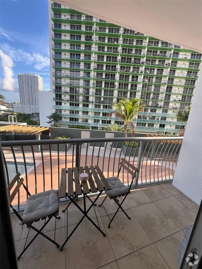 Building Photo - 1750 N Bayshore Dr Unit 1217 Rental