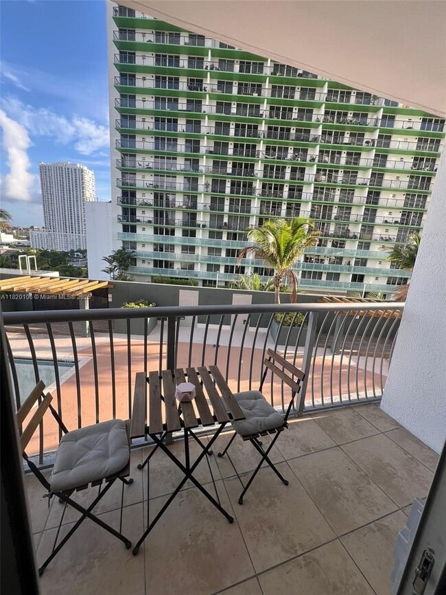 Building Photo - 1750 N Bayshore Dr Unit 1217 Rental