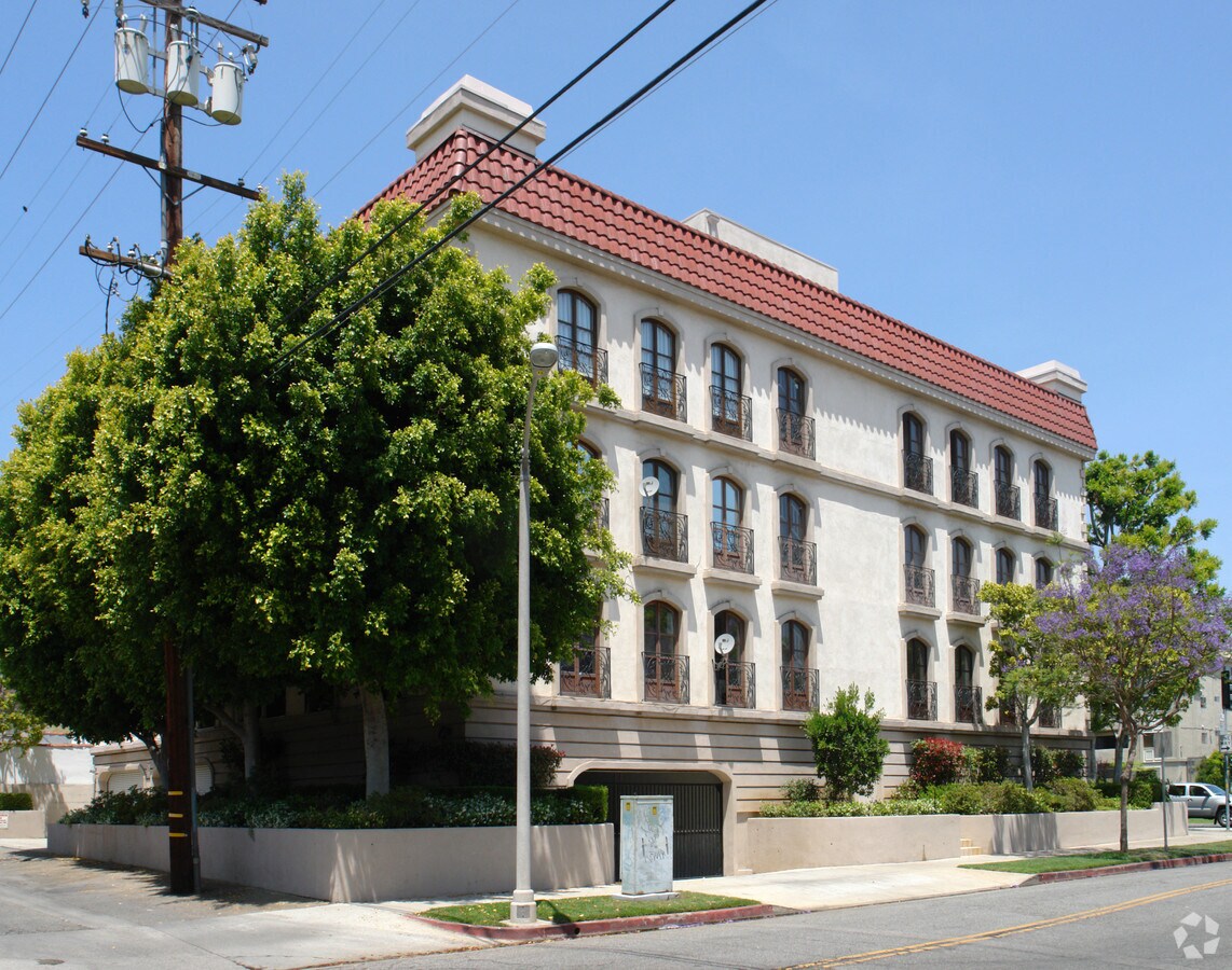 Photo - 8930 Burton Way