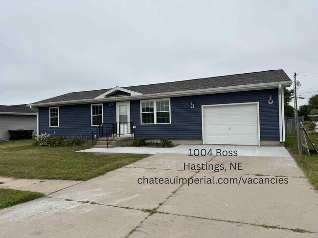 Building Photo - 4 bedroom, 2 bathroom house