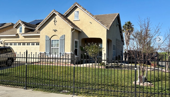 Building Photo - Cute As A Bug 4/2 *SOLAR* Natomas!  Please reference ad for viewings!