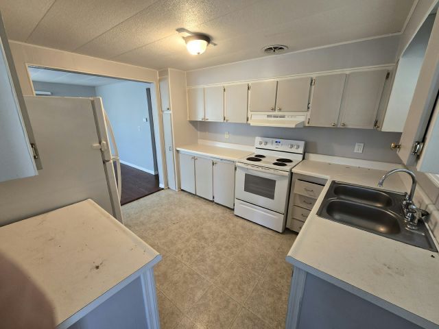 Photo - 208 49th Ave W