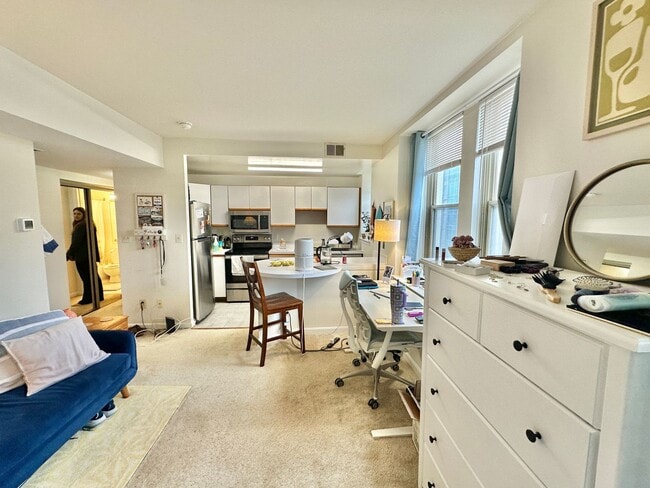 Photo - Château Living in this Dupont Circle Delightful Studio- Blocks from the Metro! Unit 503
