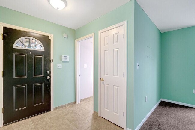 Photo - 1121 Varney St SE