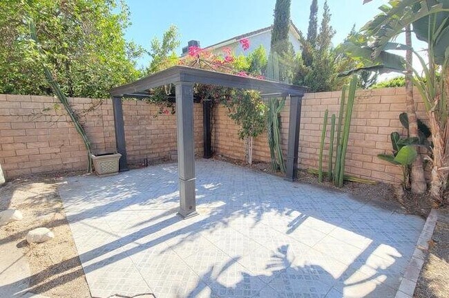 Photo - 6145 Shadyglade Ave