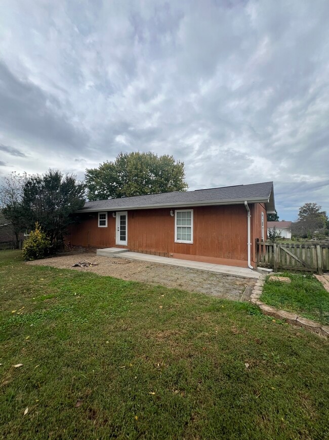Photo - 185 Lois Dr