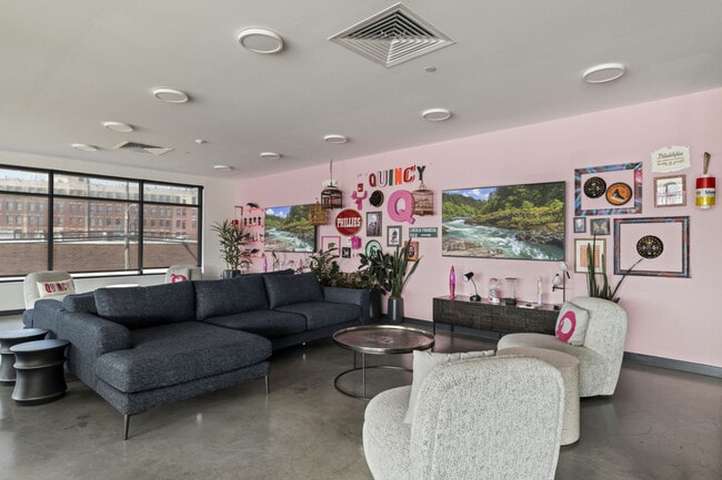 Building Photo - 501 N Perth St