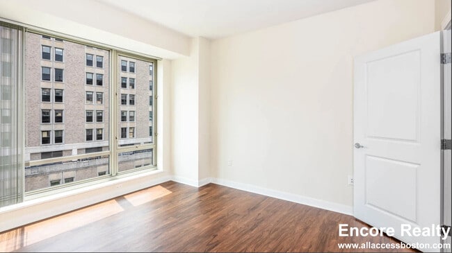4 Emerson Pl Unit 1008