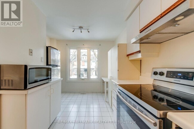 Photo - 6 Empire Ave