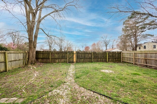 Photo - Adorable 3 bedroom 2 bath Ranch Home