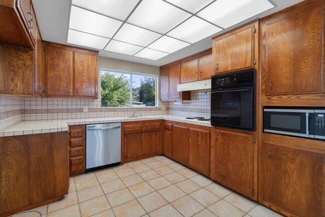Photo - Victorville Green Tree Home- Refurbished 4 Bedrooms, 2 Bathrooms, New Paint,
