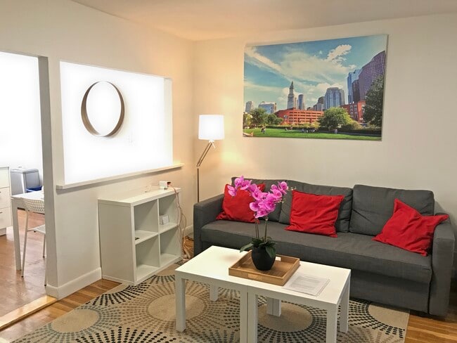 Building Photo - 285 Dorchester St Unit #2 Rental