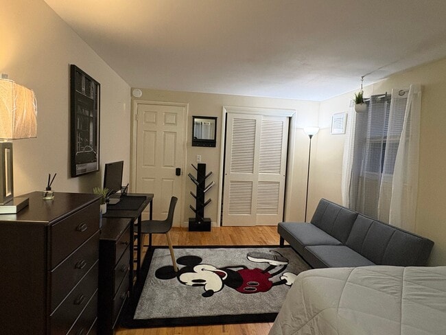 107 Robert Dr Unit Room # 3