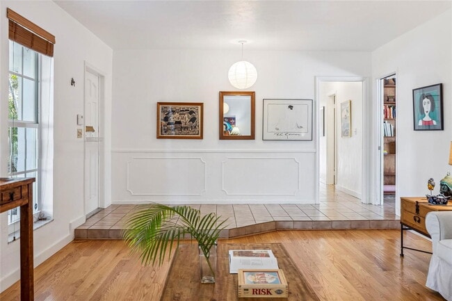 Building Photo - 10130 SW 70th Ave Rental