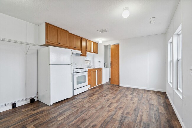 Photo - 111 S Cedar Dr