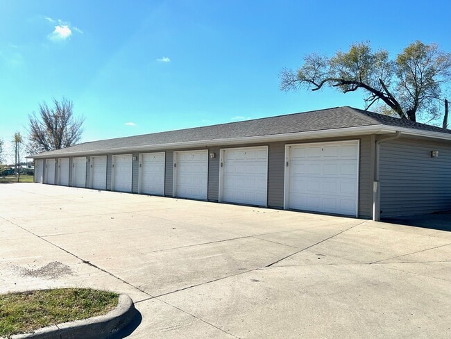 Garage Included - 130 Oakridge Ave Unit 8