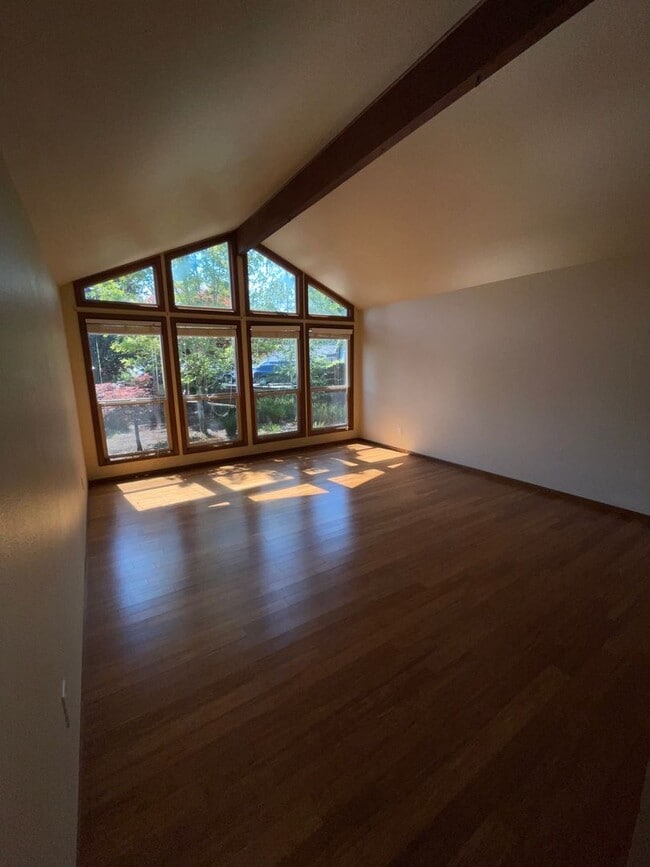 Photo - Cute Home with large yard in Hillsboro