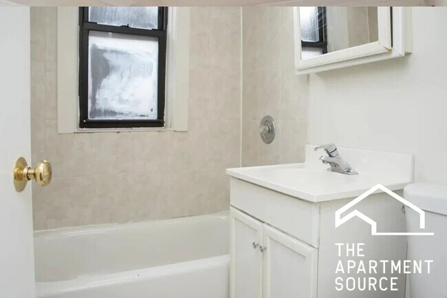 Photo - 837 W Cornelia Ave Unit 837 West Cornelia Avenue