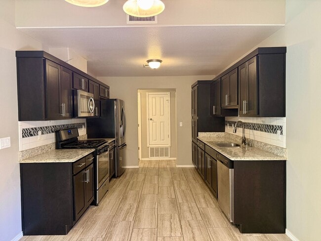 Photo - 4 Bedroom Home Close to Zaragoza and Montana!