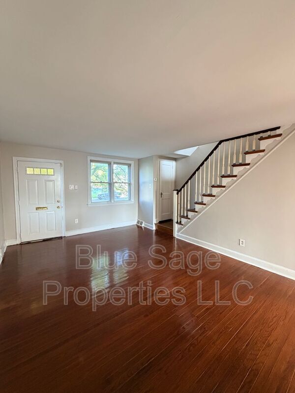 Photo - 902 Maple Ave