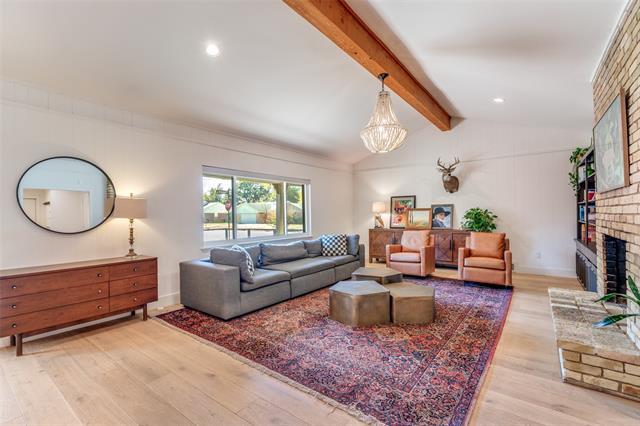 Photo - 611 W Sycamore St