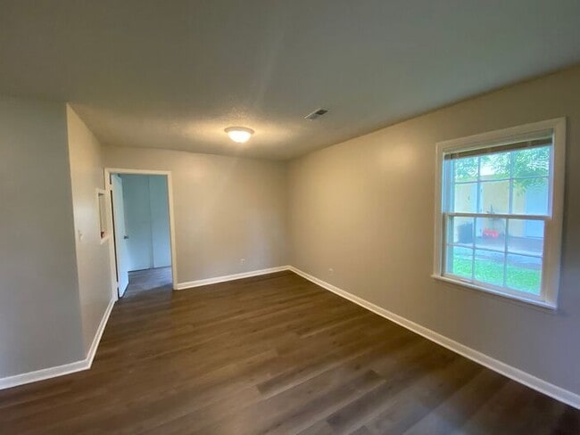 Photo - Pre-leasing for an October move in
