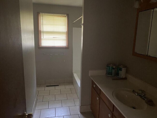 Photo - 405 E 3rd St