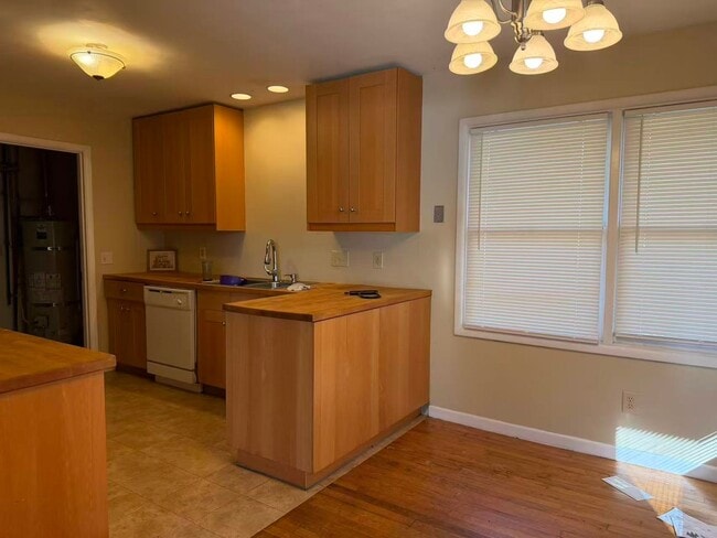 Photo - 820 NW 28th St