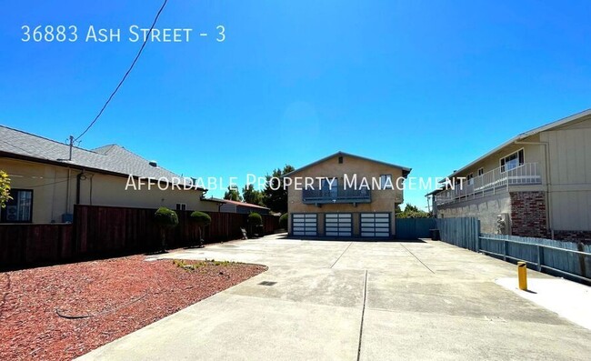 Photo - 36883 Ash St