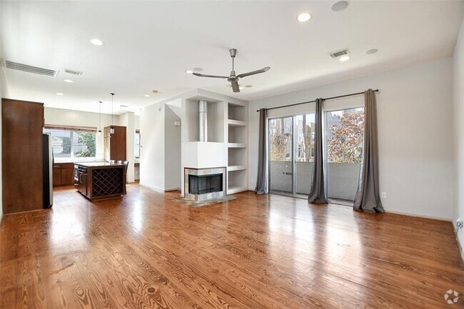 Building Photo - 5202 Lillian St Rental