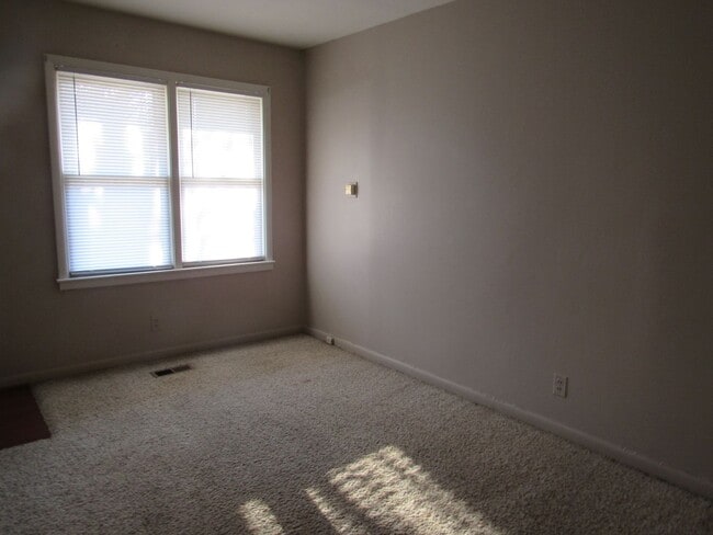 Photo - Eastside 2 bedroom w/Washer/Dryer Unit 1038 S. Nebraska Ave.