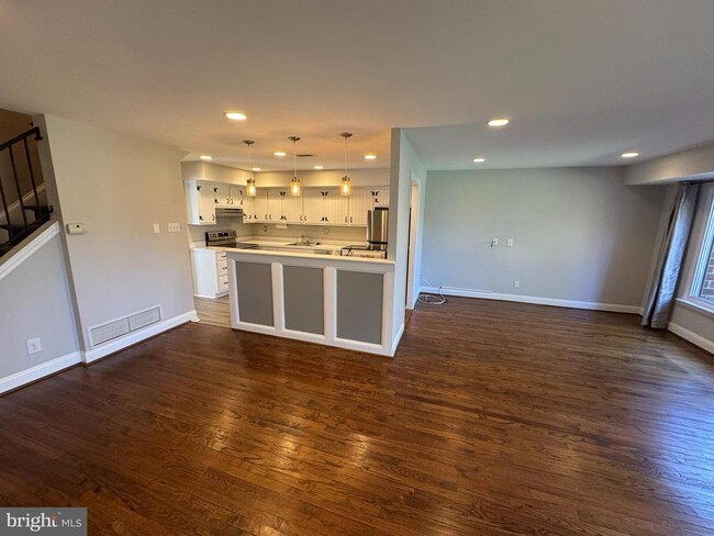 Photo - 1002 Worthington Dr