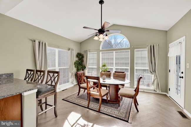 Photo - 533 Rubens Cir