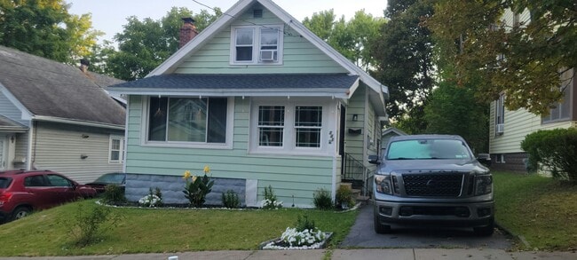 Building Photo - 141 Hobart Ave Rental