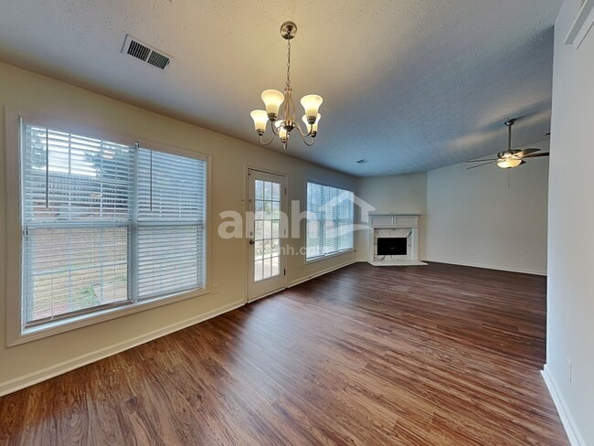 Photo - 2123 Yarbrough Way