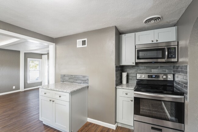 Photo - Charming 2 Bedroom Home in KCK! First Month Rent Free!